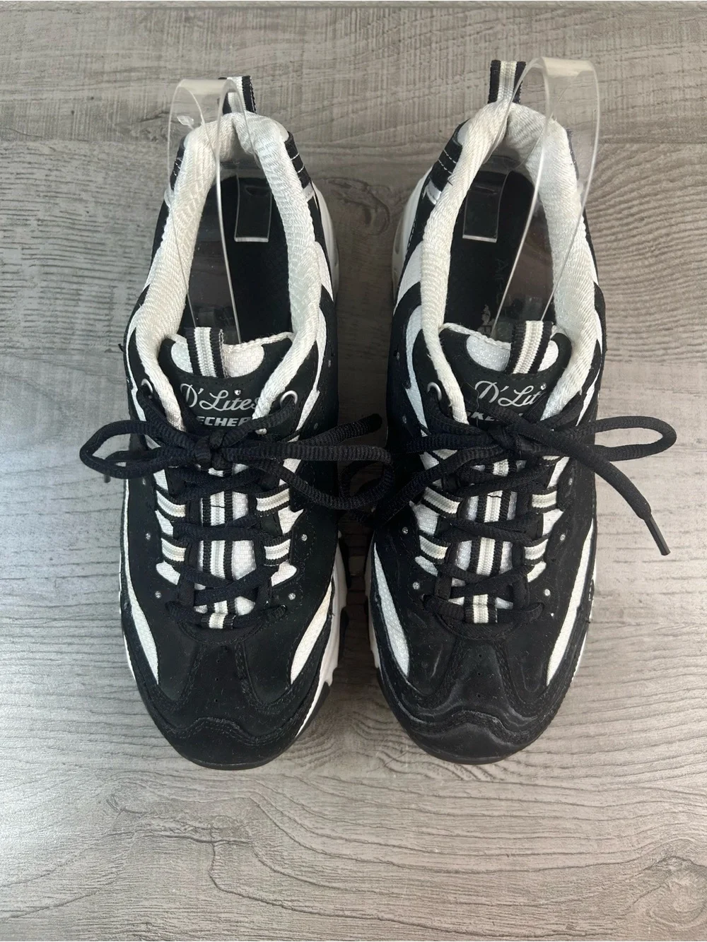 Skechers D’Lites  Women’s Black and White Athletic Sneakers Shoes Comfort Size 9